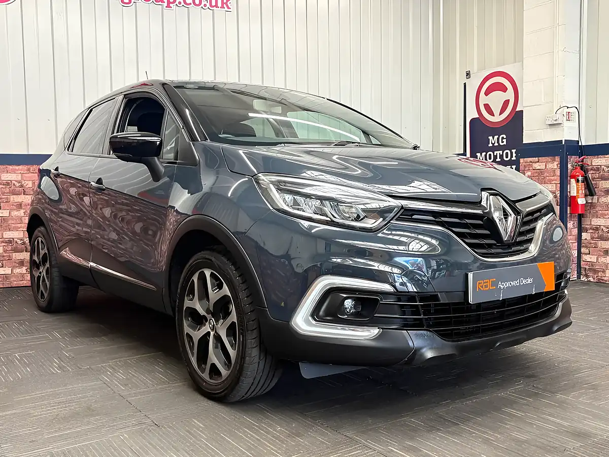 Used 2017 Renault Captur Dynamique S Nav Oyster Grey - Interior and Exterior details 10