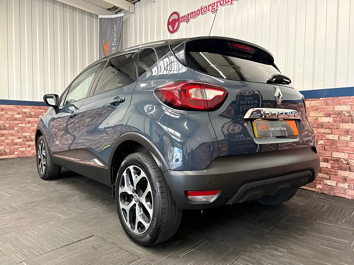 Used 2017 Renault Captur Dynamique S Nav Oyster Grey - Interior and Exterior details 12