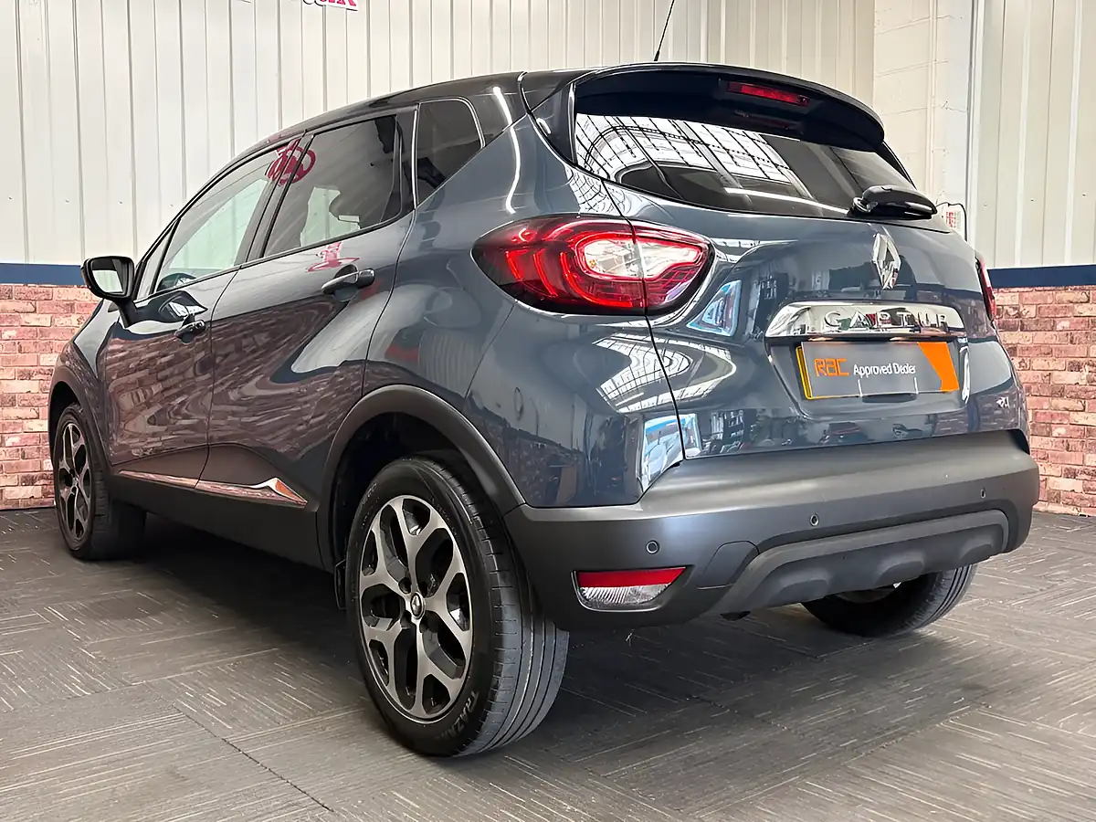 Used 2017 Renault Captur Dynamique S Nav Oyster Grey - Interior and Exterior details 13
