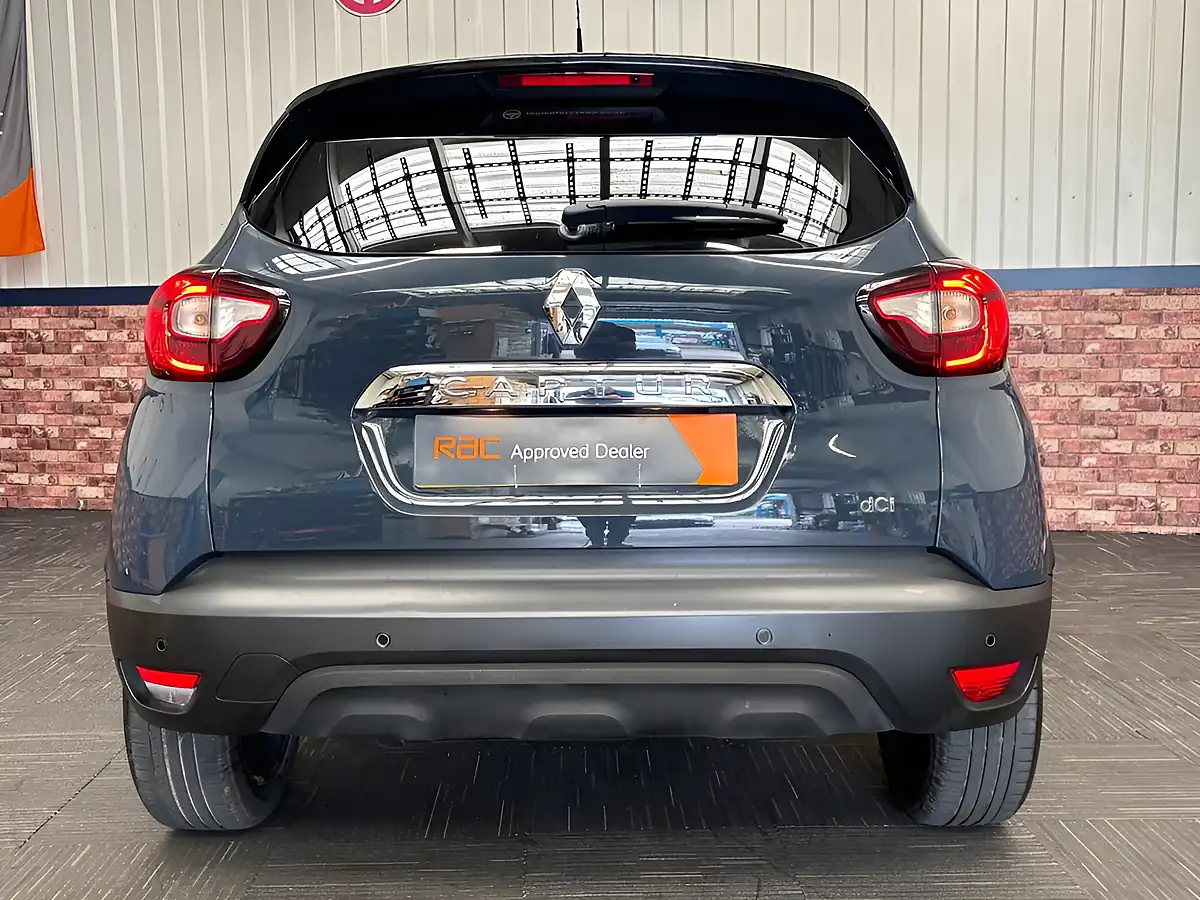 Used 2017 Renault Captur Dynamique S Nav Oyster Grey - Interior and Exterior details 14