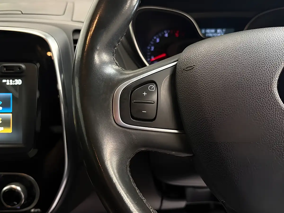 Used 2017 Renault Captur Dynamique S Nav Oyster Grey - Interior and Exterior details 17