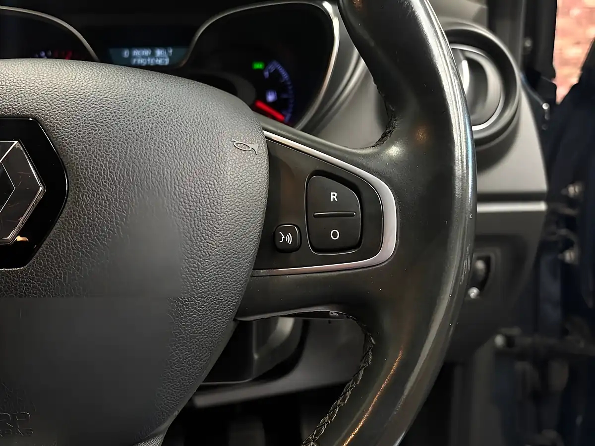 Used 2017 Renault Captur Dynamique S Nav Oyster Grey - Interior and Exterior details 18