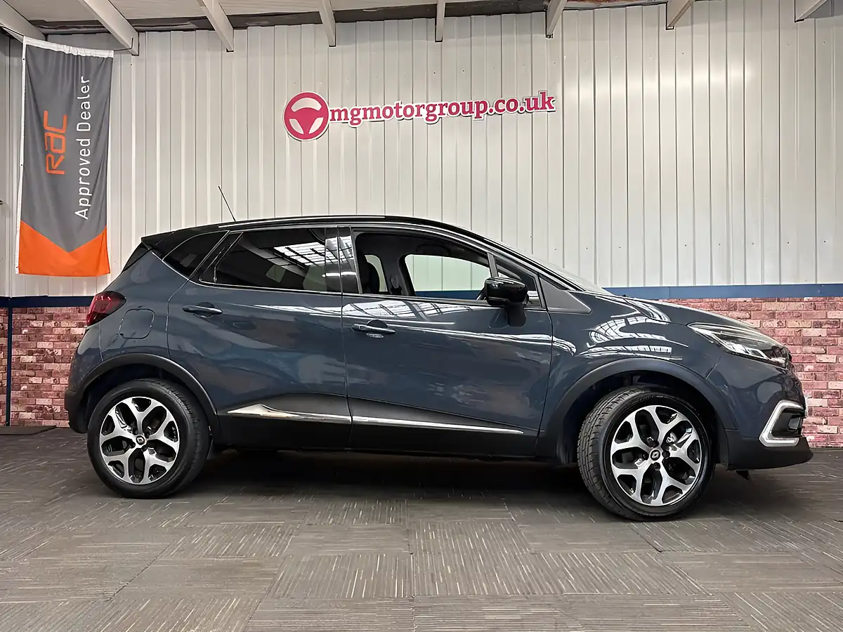 Used 2017 Renault Captur Dynamique S Nav Oyster Grey - Interior and Exterior details 2