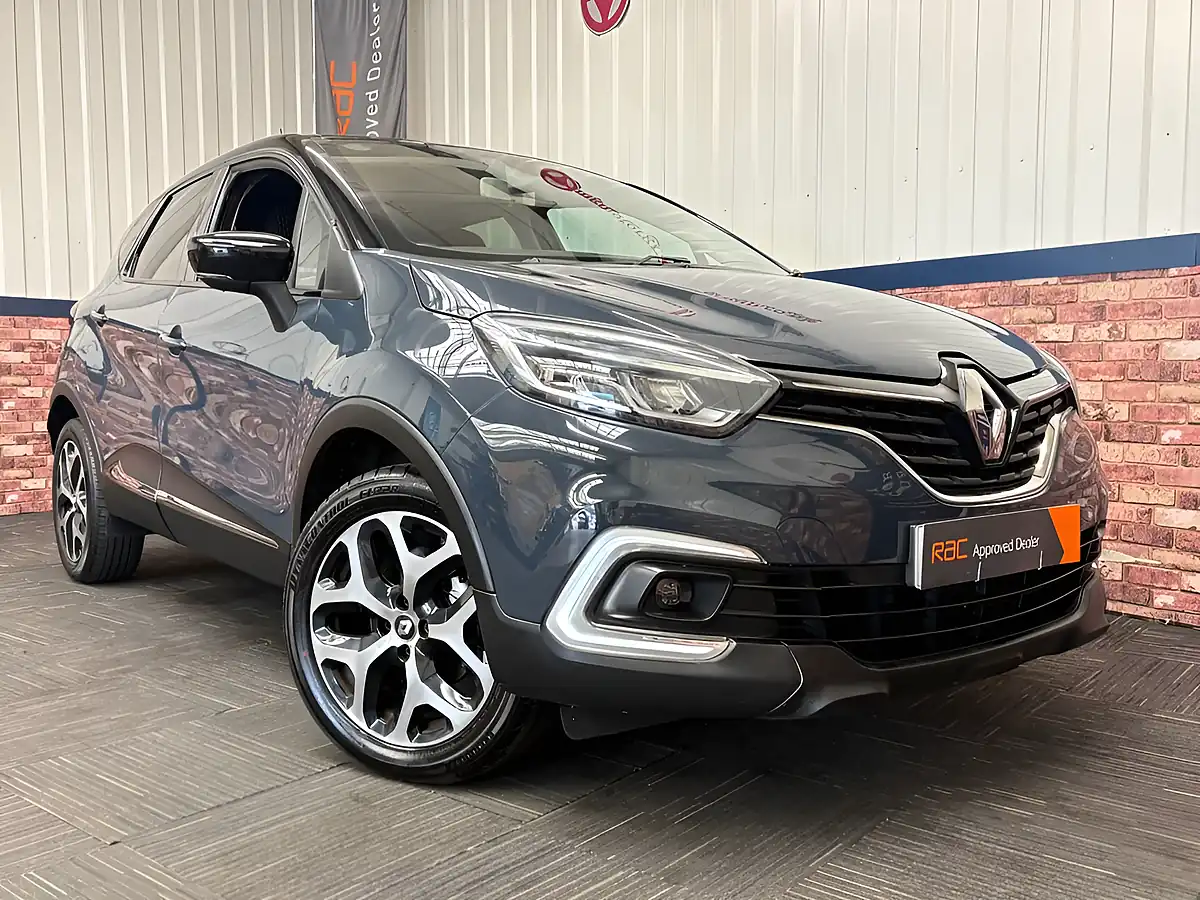 Used 2017 Renault Captur Dynamique S Nav Oyster Grey - Interior and Exterior details 3