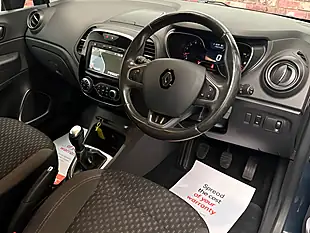 Used 2017 Renault Captur Dynamique S Nav Oyster Grey - Interior and Exterior details 5