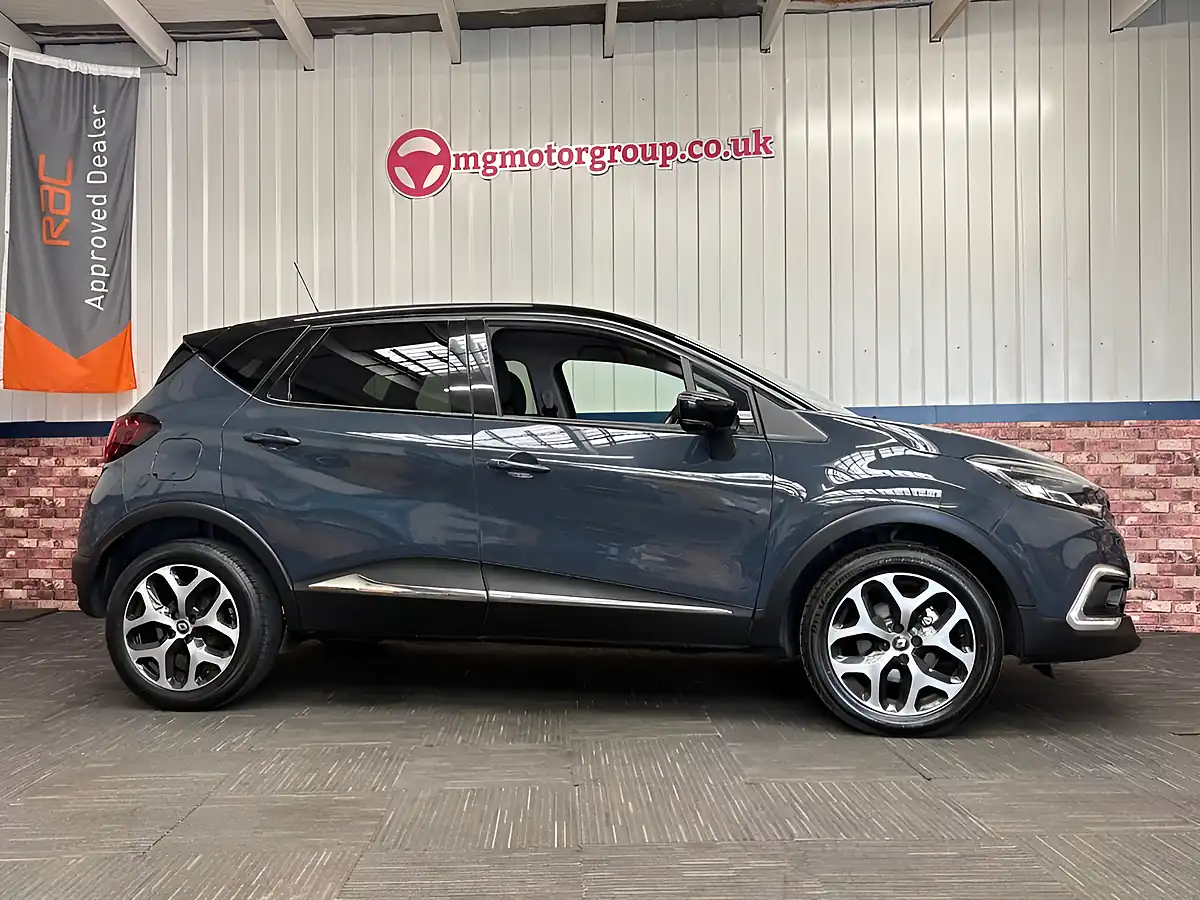 Used 2017 Renault Captur Dynamique S Nav Oyster Grey - Interior and Exterior details 8