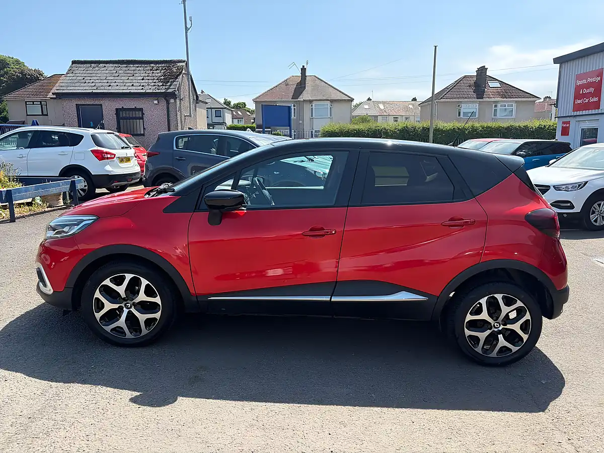Used 2017 Renault Captur Dynamique S Nav Red - Interior and Exterior details 10