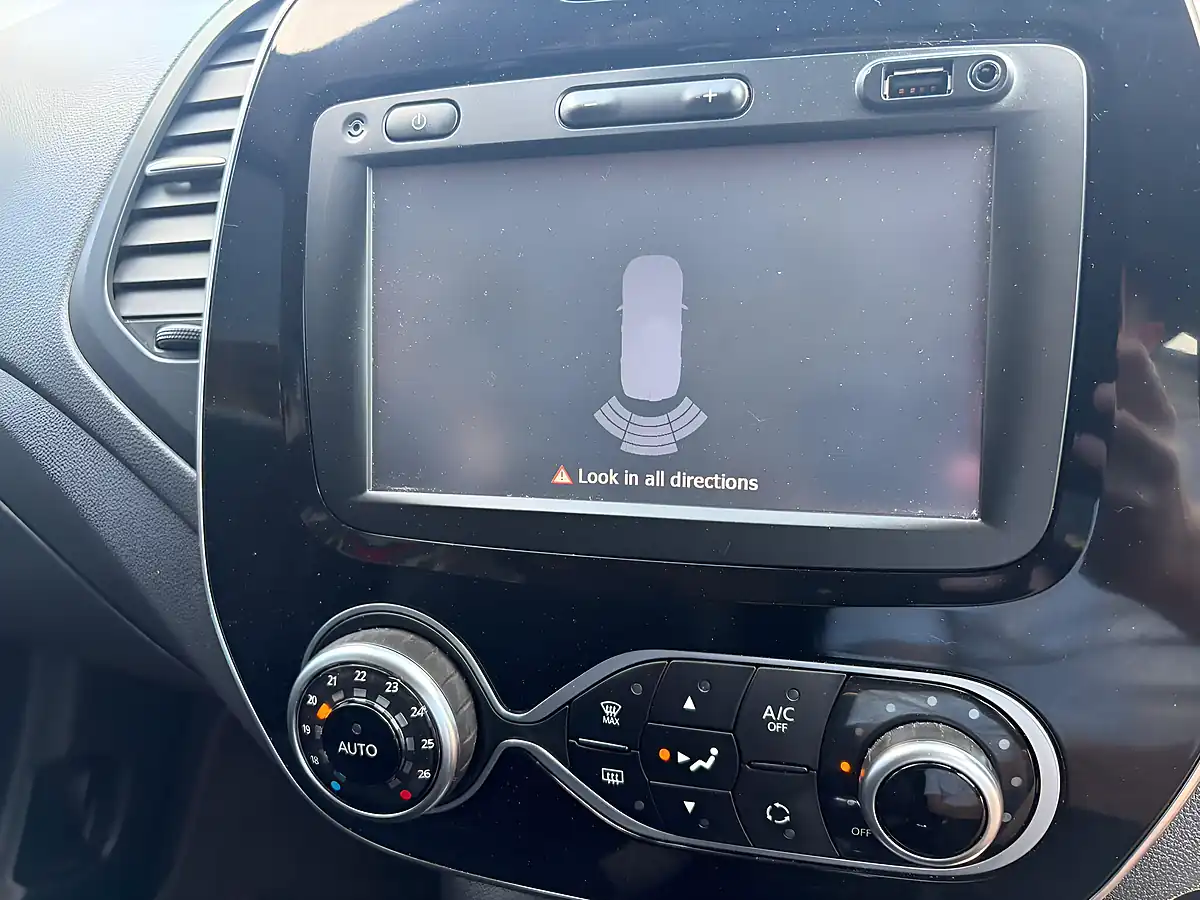 Used 2017 Renault Captur Dynamique S Nav Red - Interior and Exterior details 13