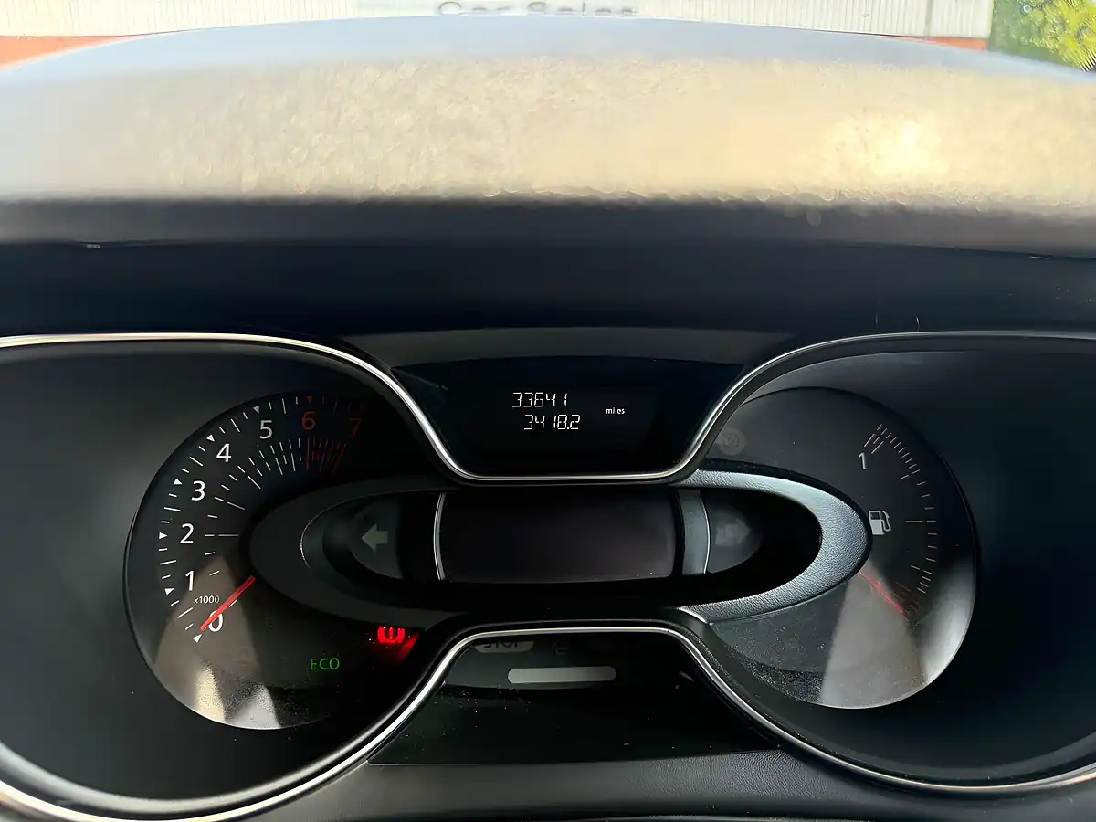 Used 2017 Renault Captur Dynamique S Nav Red - Interior and Exterior details 14
