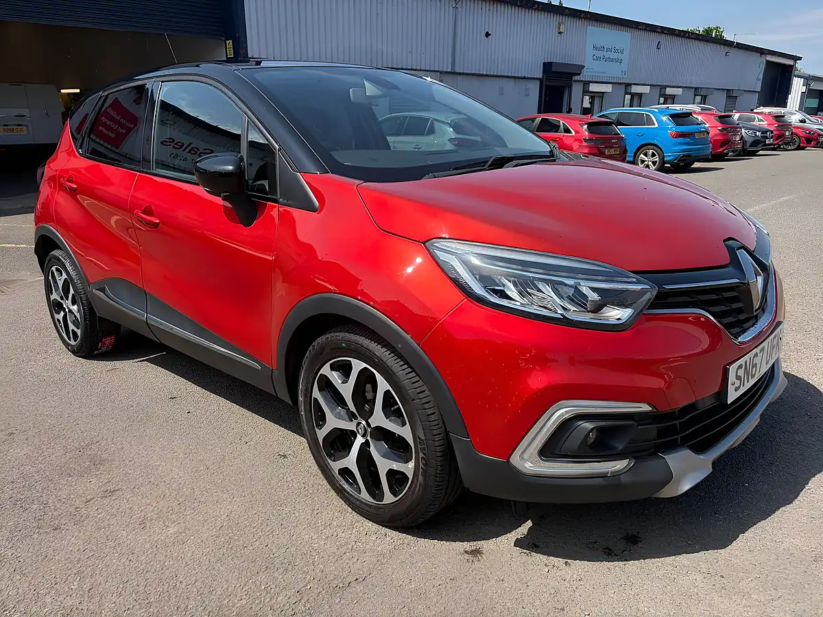 Used 2017 Renault Captur Dynamique S Nav Red - Interior and Exterior details 3