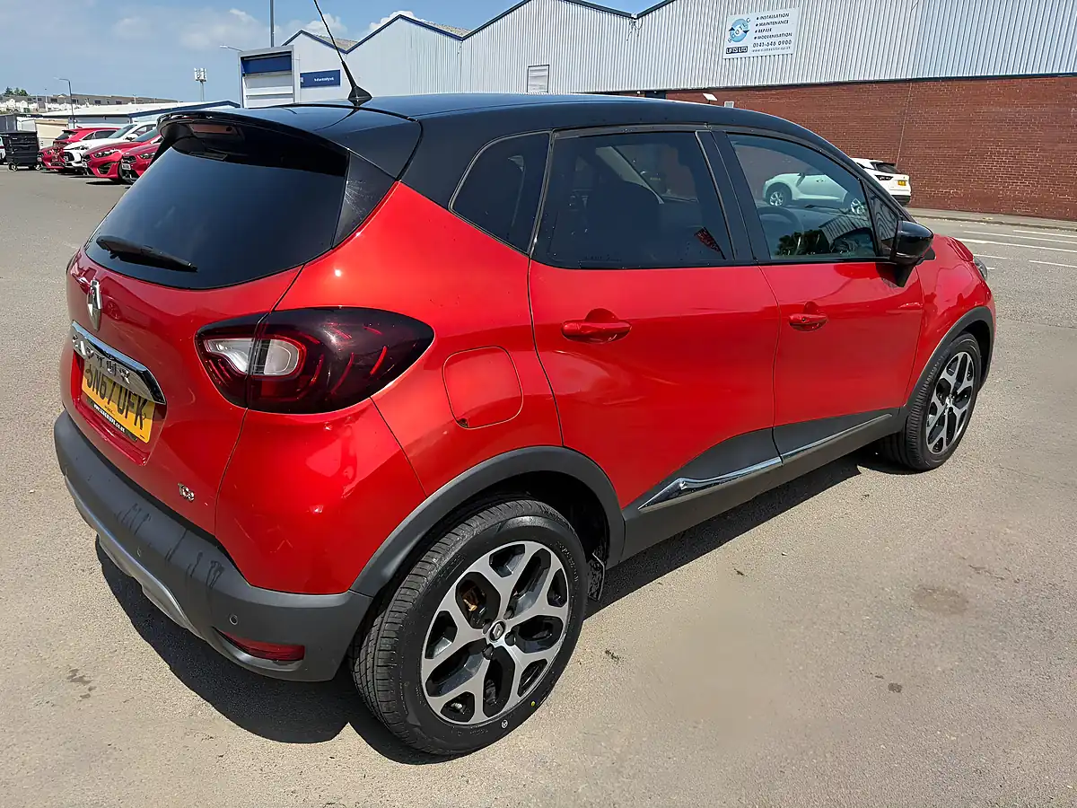 Used 2017 Renault Captur Dynamique S Nav Red - Interior and Exterior details 8