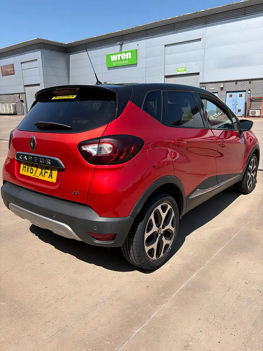 Used 2017 Renault Captur Dynamique S Nav Red - Interior and Exterior details 4