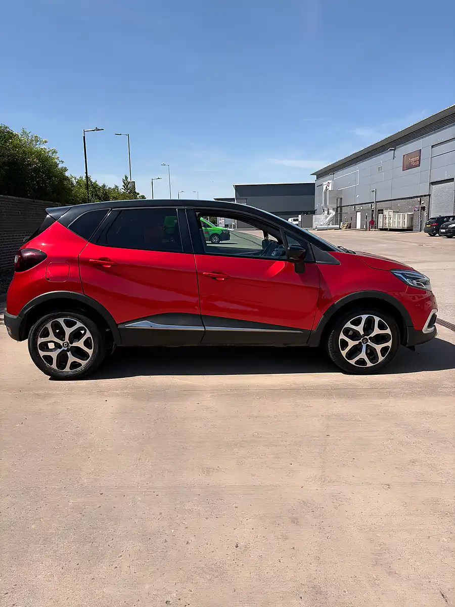 Used 2017 Renault Captur Dynamique S Nav Red - Interior and Exterior details 5