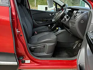 Used 2017 Renault Captur Dynamique S Nav Red - Interior and Exterior details 15