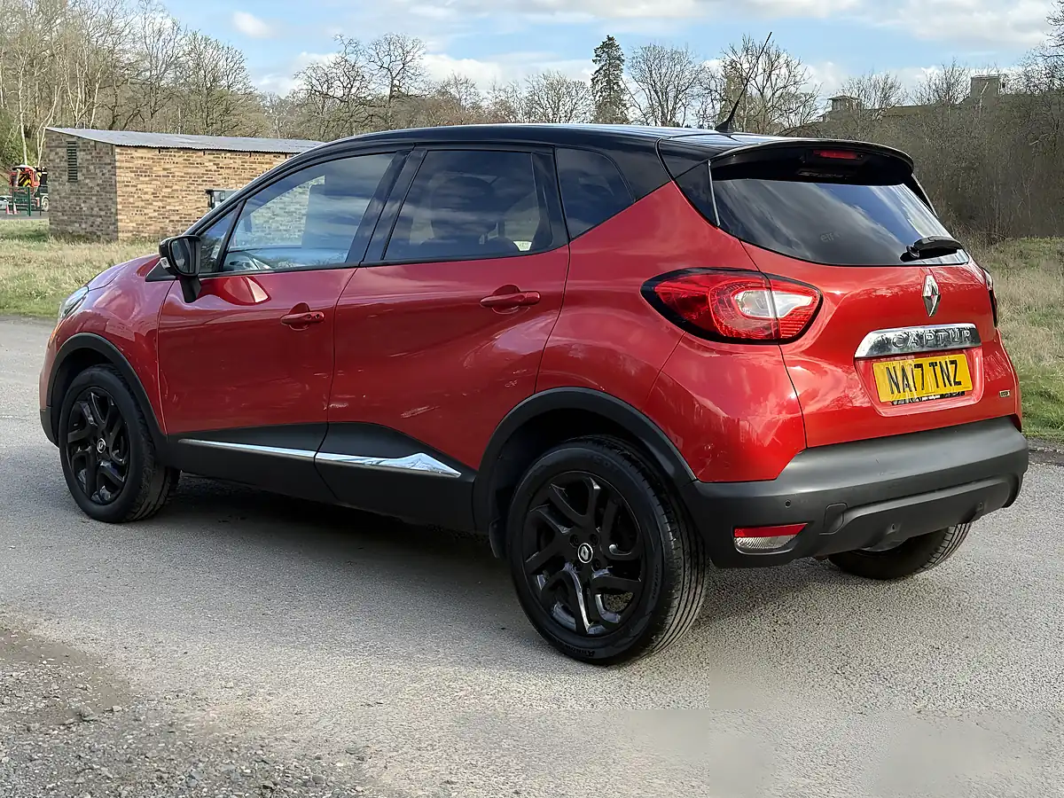 Used 2017 Renault Captur Dynamique S Nav Red - Interior and Exterior details 8
