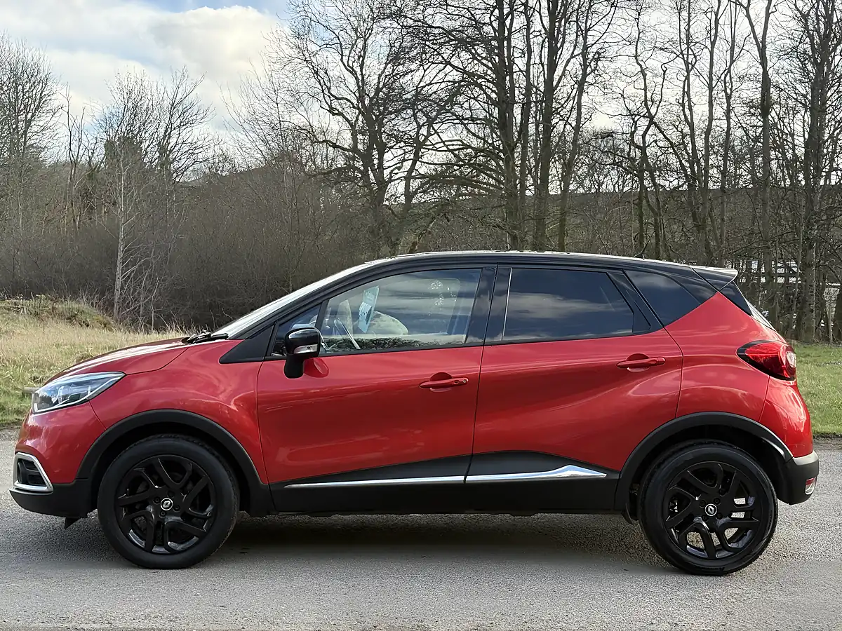 Used 2017 Renault Captur Dynamique S Nav Red - Interior and Exterior details 9