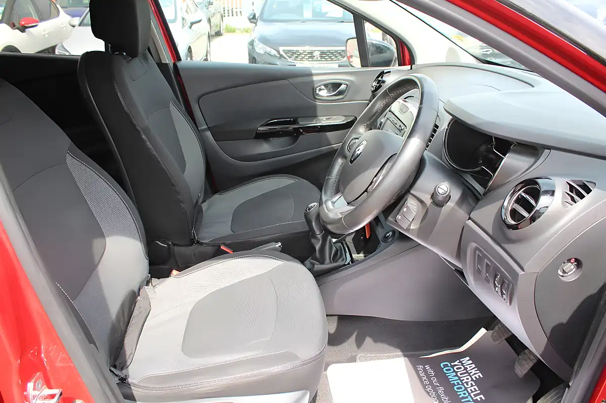 Used 2017 Renault Captur Dynamique S Nav Red - Interior and Exterior details 12