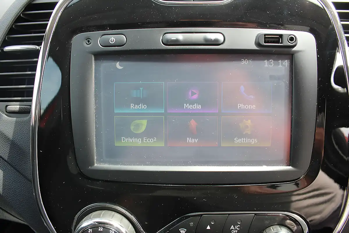Used 2017 Renault Captur Dynamique S Nav Red - Interior and Exterior details 18