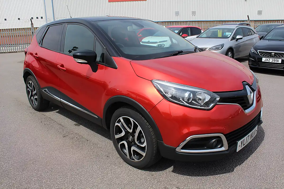Used 2017 Renault Captur Dynamique S Nav Red - Interior and Exterior details 5