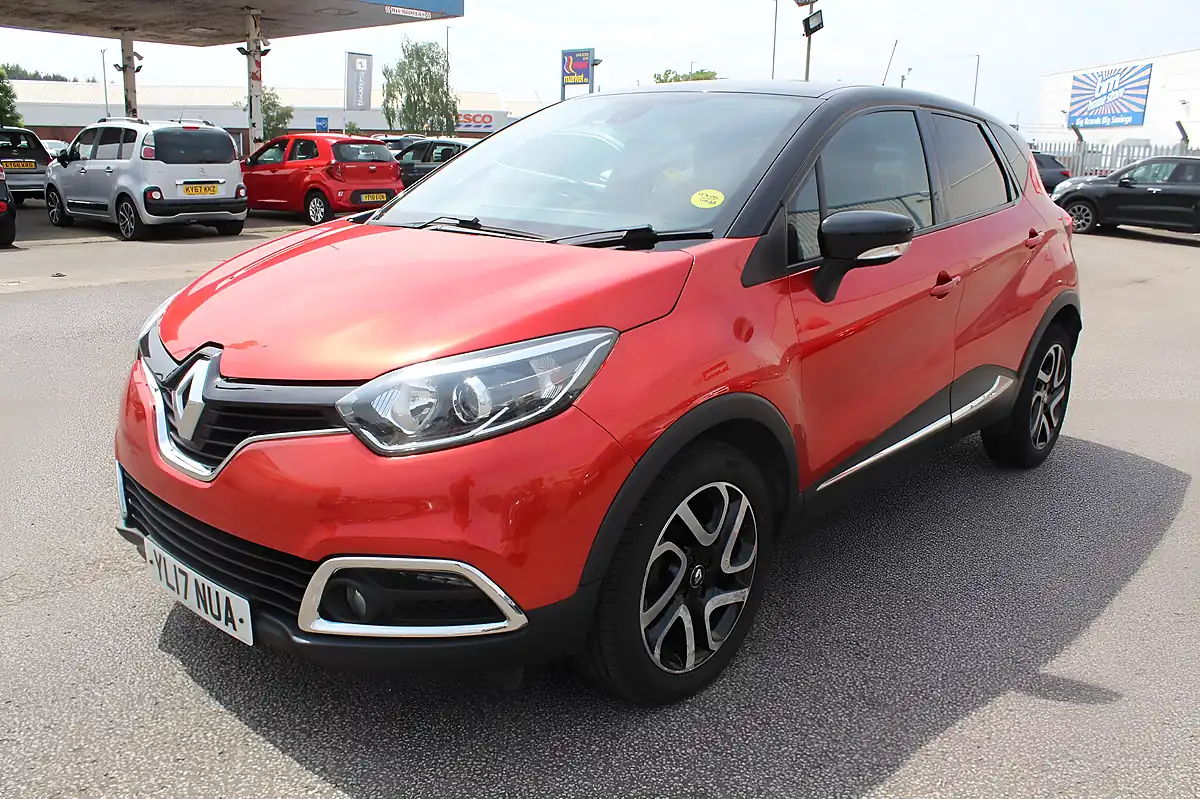Used 2017 Renault Captur Dynamique S Nav Red - Interior and Exterior details 7