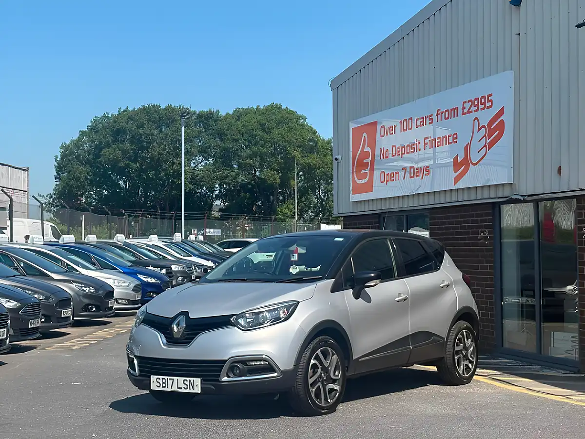 Used 2017 Renault Captur Dynamique S Nav Silver - Front View