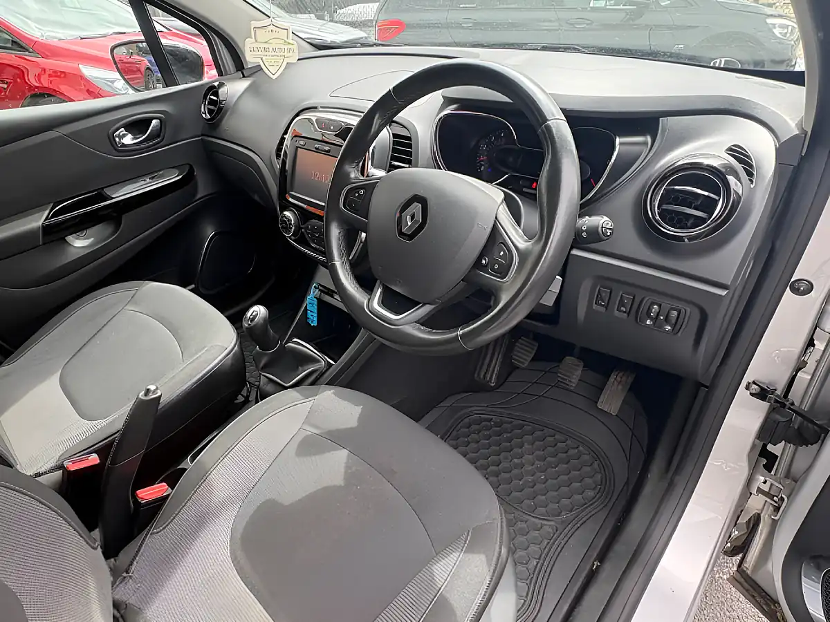 Used 2017 Renault Captur Dynamique S Nav Silver - Interior and Exterior details 12
