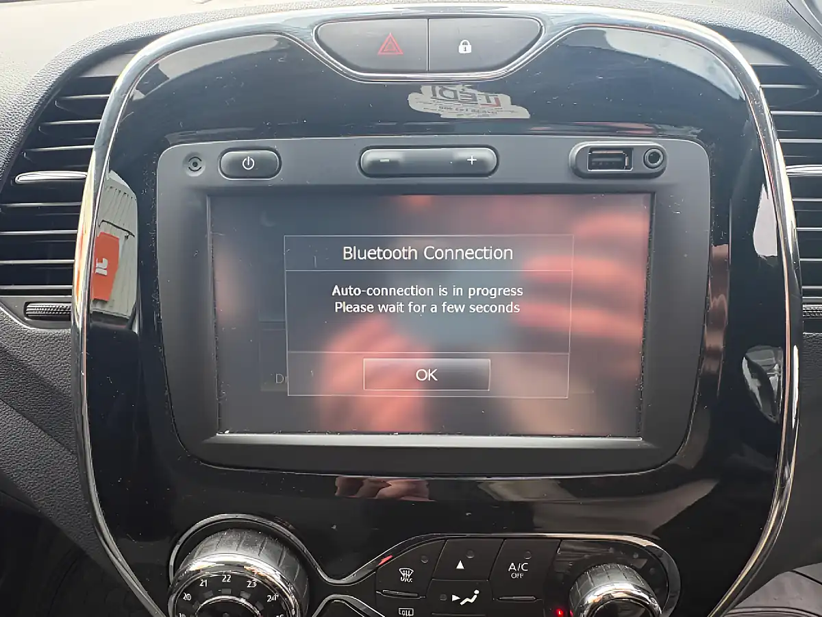 Used 2017 Renault Captur Dynamique S Nav Silver - Interior and Exterior details 15