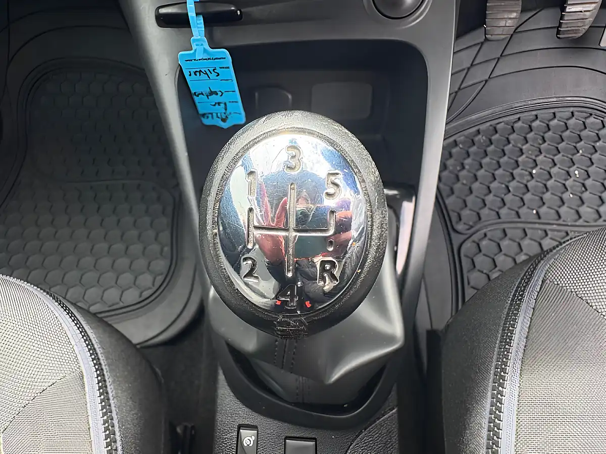 Used 2017 Renault Captur Dynamique S Nav Silver - Interior and Exterior details 17