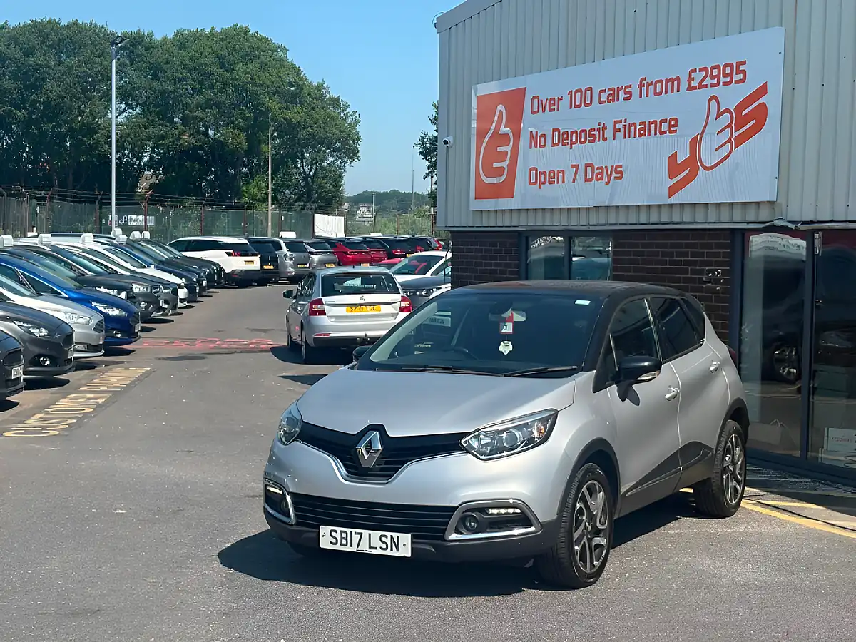 Used 2017 Renault Captur Dynamique S Nav Silver - Interior and Exterior details 2