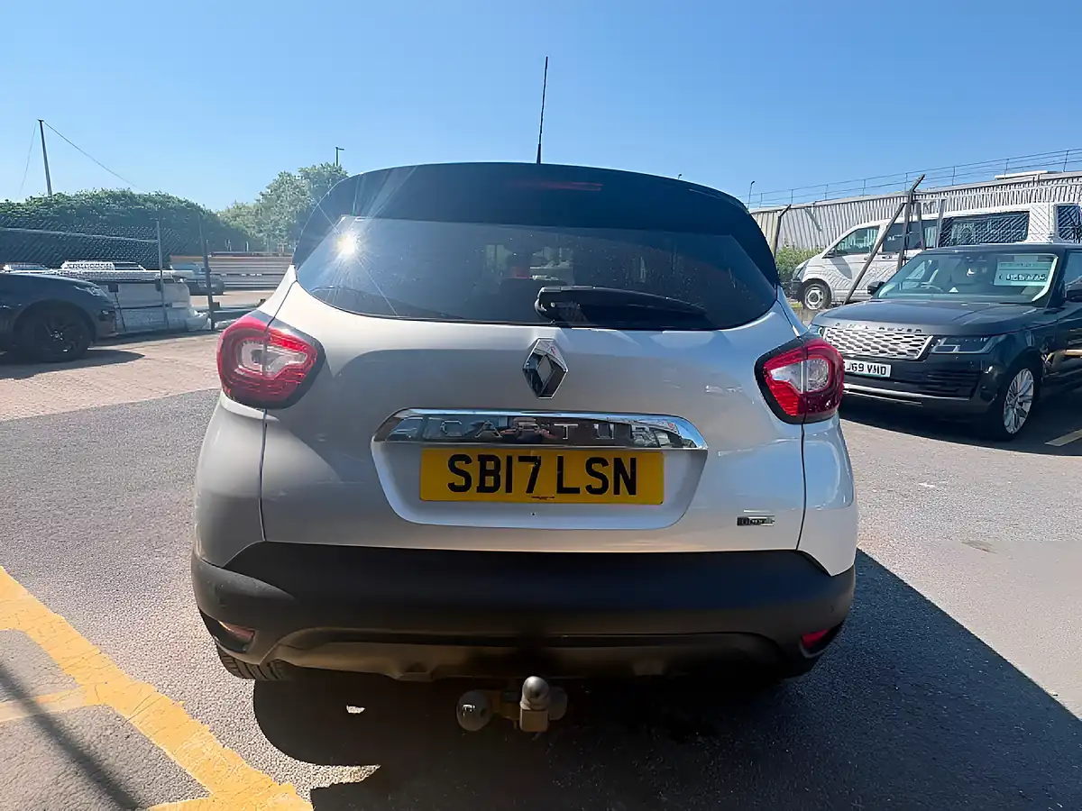 Used 2017 Renault Captur Dynamique S Nav Silver - Interior and Exterior details 3