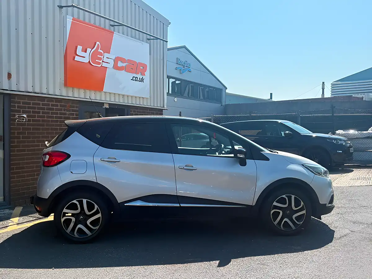 Used 2017 Renault Captur Dynamique S Nav Silver - Interior and Exterior details 5