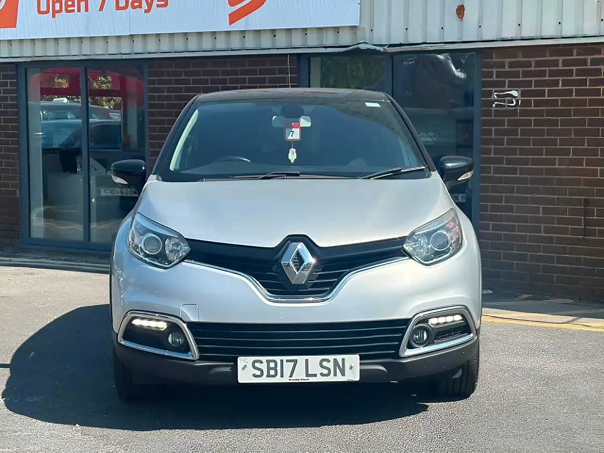Used 2017 Renault Captur Dynamique S Nav Silver - Interior and Exterior details 7