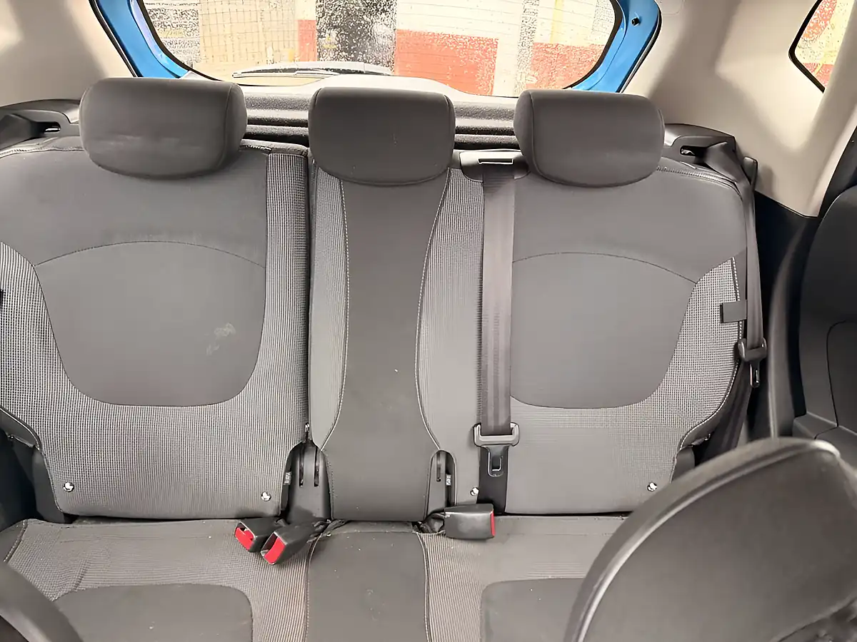 Used 2017 Renault Captur Dynamique S Nav Tahoe Blue - Interior and Exterior details 13