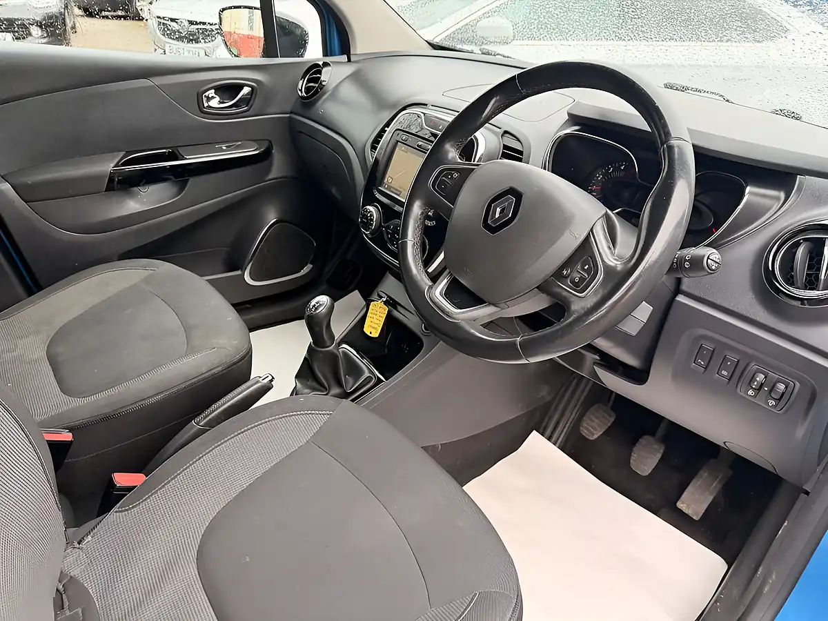 Used 2017 Renault Captur Dynamique S Nav Tahoe Blue - Interior and Exterior details 16
