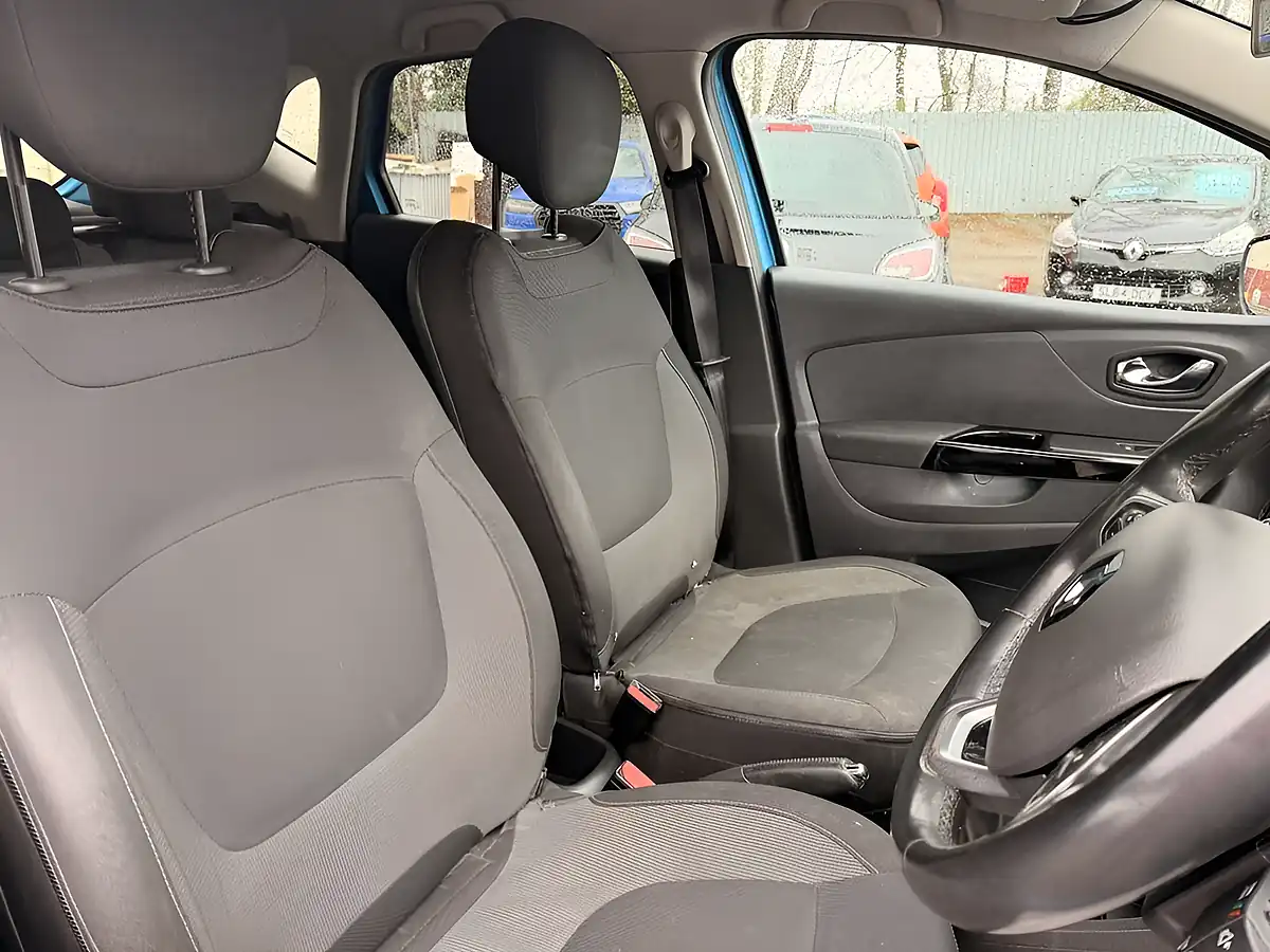 Used 2017 Renault Captur Dynamique S Nav Tahoe Blue - Interior and Exterior details 17