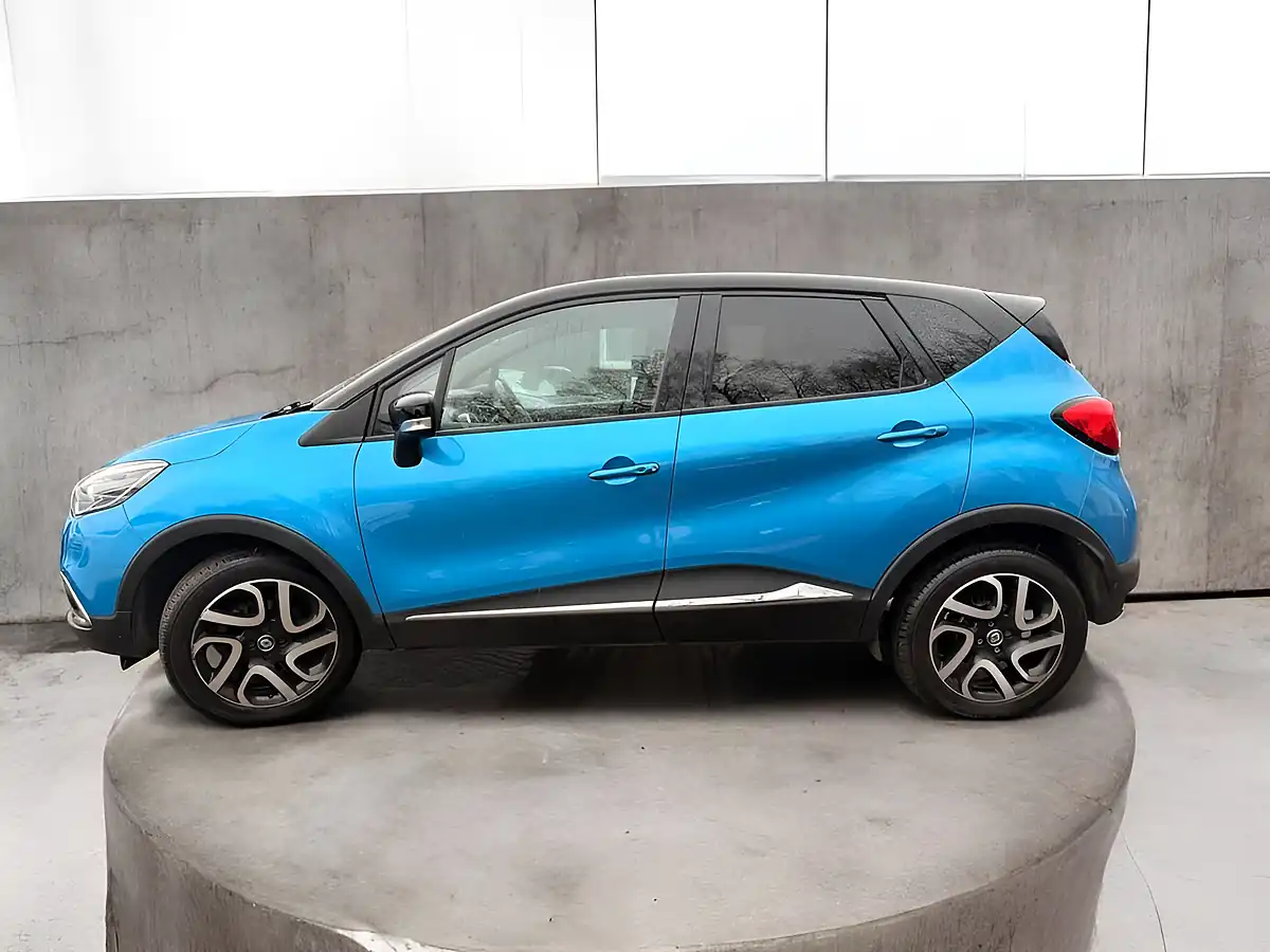 Used 2017 Renault Captur Dynamique S Nav Tahoe Blue - Interior and Exterior details 3