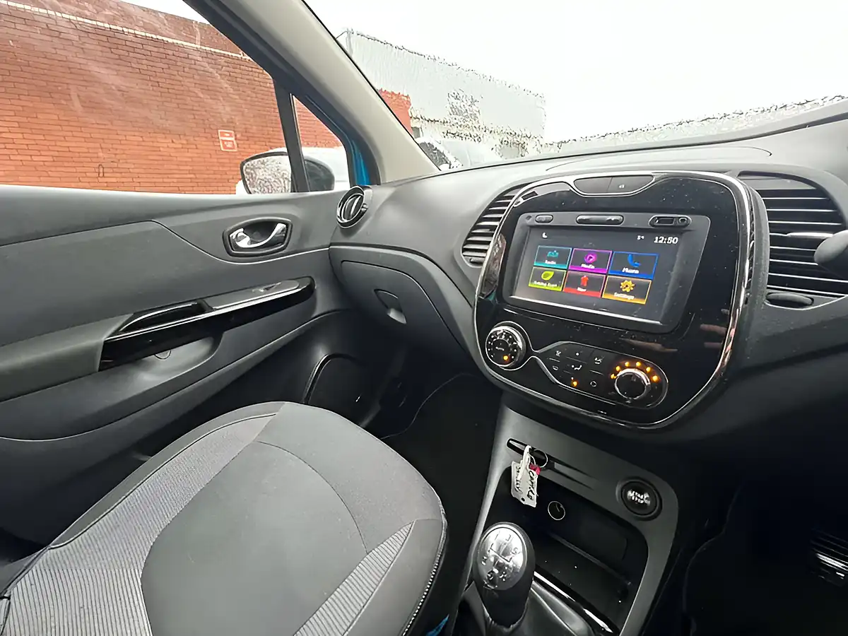 Used 2017 Renault Captur Dynamique S Nav Tahoe Blue - Interior and Exterior details 17