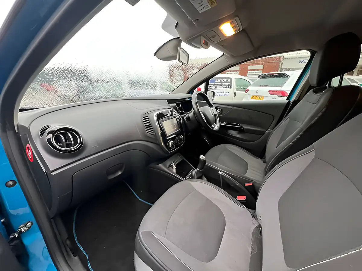 Used 2017 Renault Captur Dynamique S Nav Tahoe Blue - Interior and Exterior details 19
