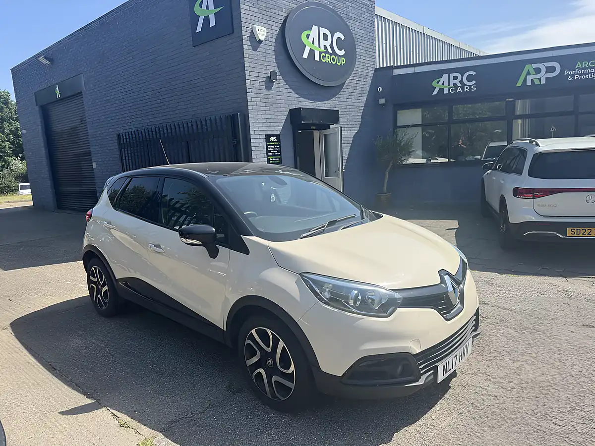 Used 2017 Renault Captur Dynamique S Nav White - Front View