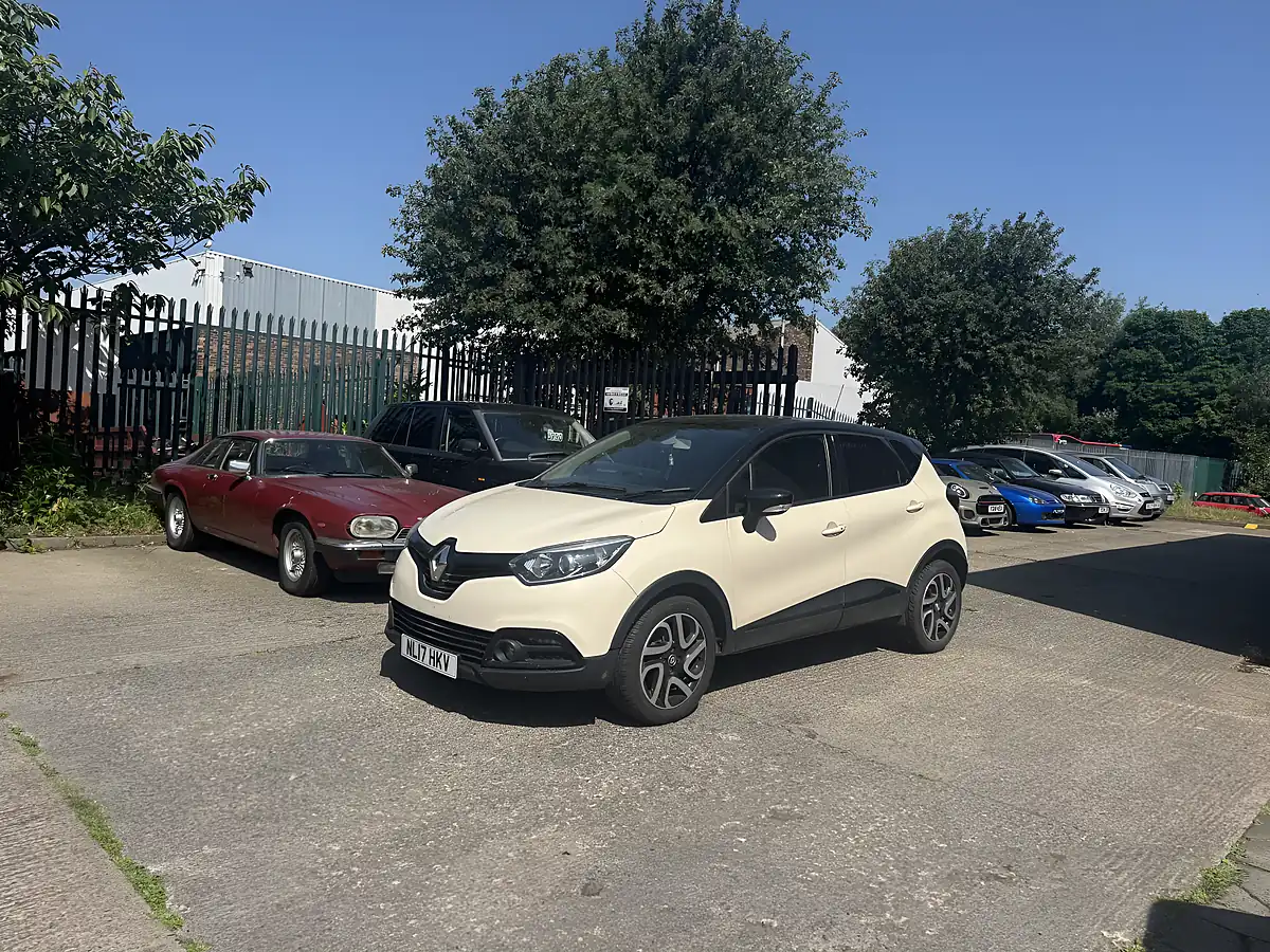 Used 2017 Renault Captur Dynamique S Nav White - Interior and Exterior details 6