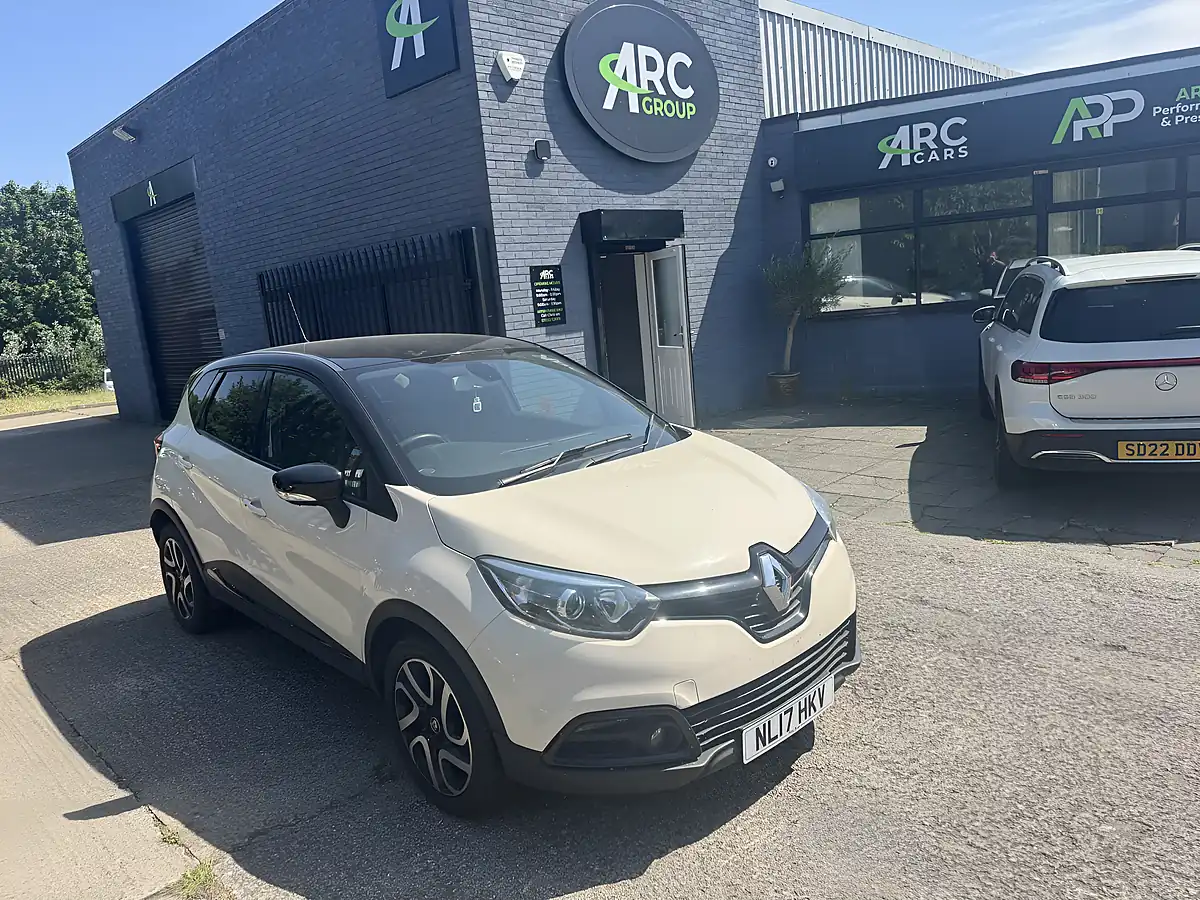 Used 2017 Renault Captur Dynamique S Nav White - Interior and Exterior details 8