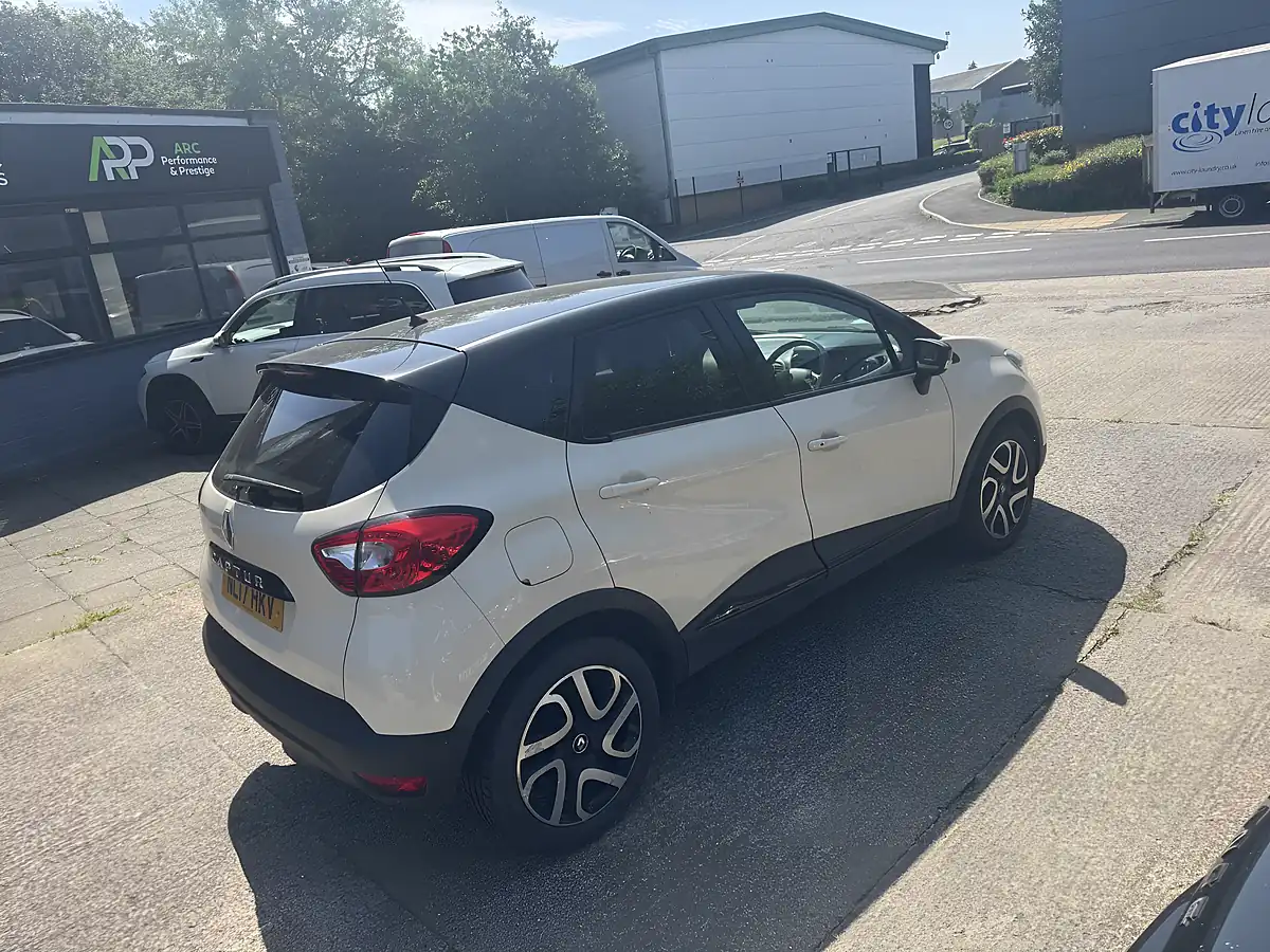 Used 2017 Renault Captur Dynamique S Nav White - Interior and Exterior details 9