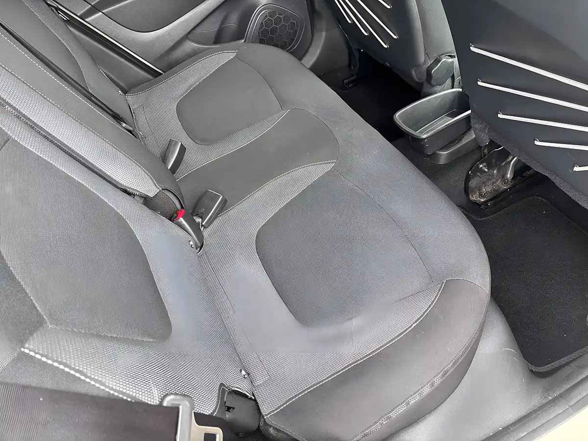Used 2017 Renault Captur Dynamique S Nav White - Interior and Exterior details 10