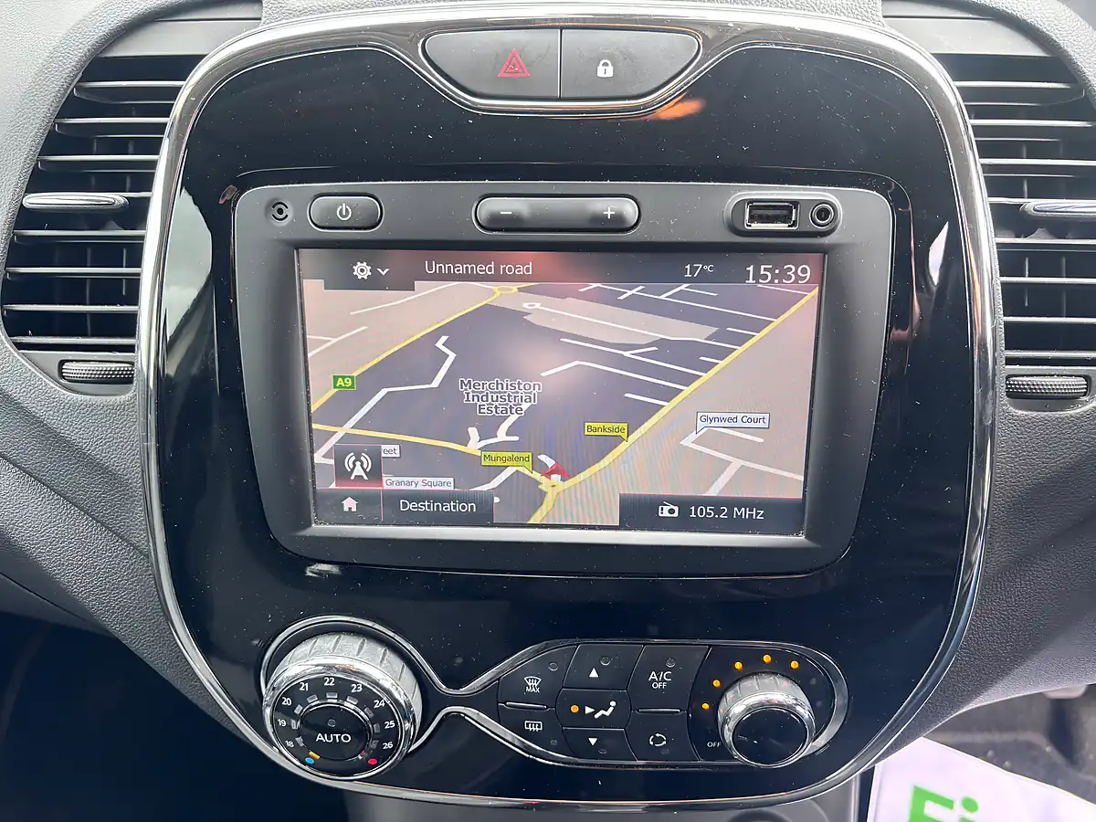 Used 2017 Renault Captur Dynamique S Nav White - Interior and Exterior details 11