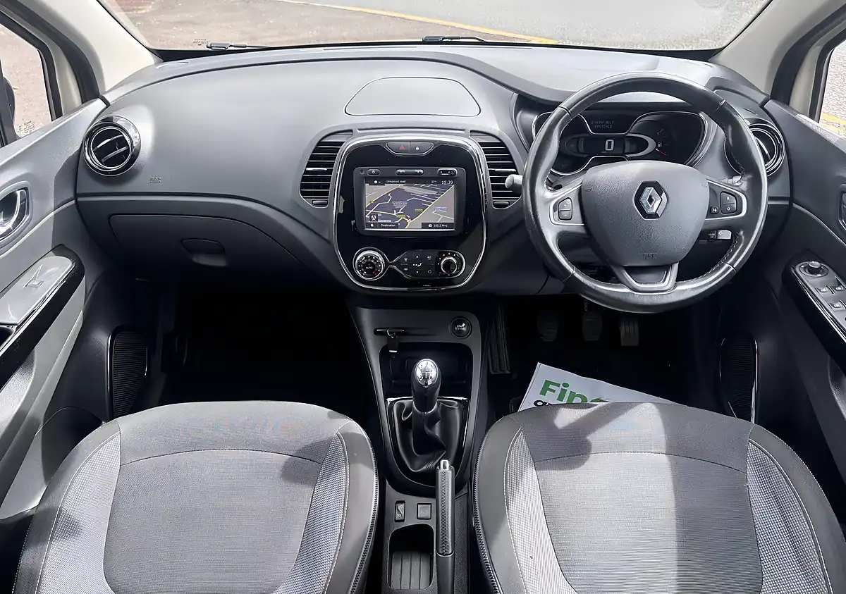 Used 2017 Renault Captur Dynamique S Nav White - Interior and Exterior details 13