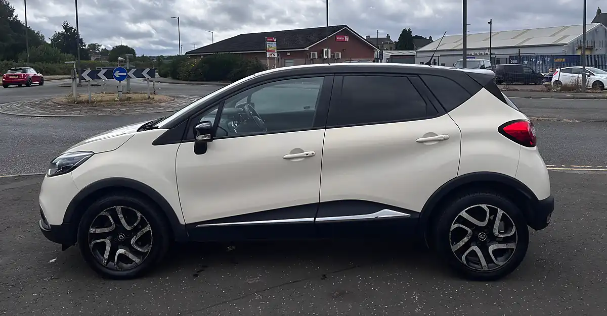 Used 2017 Renault Captur Dynamique S Nav White - Interior and Exterior details 3
