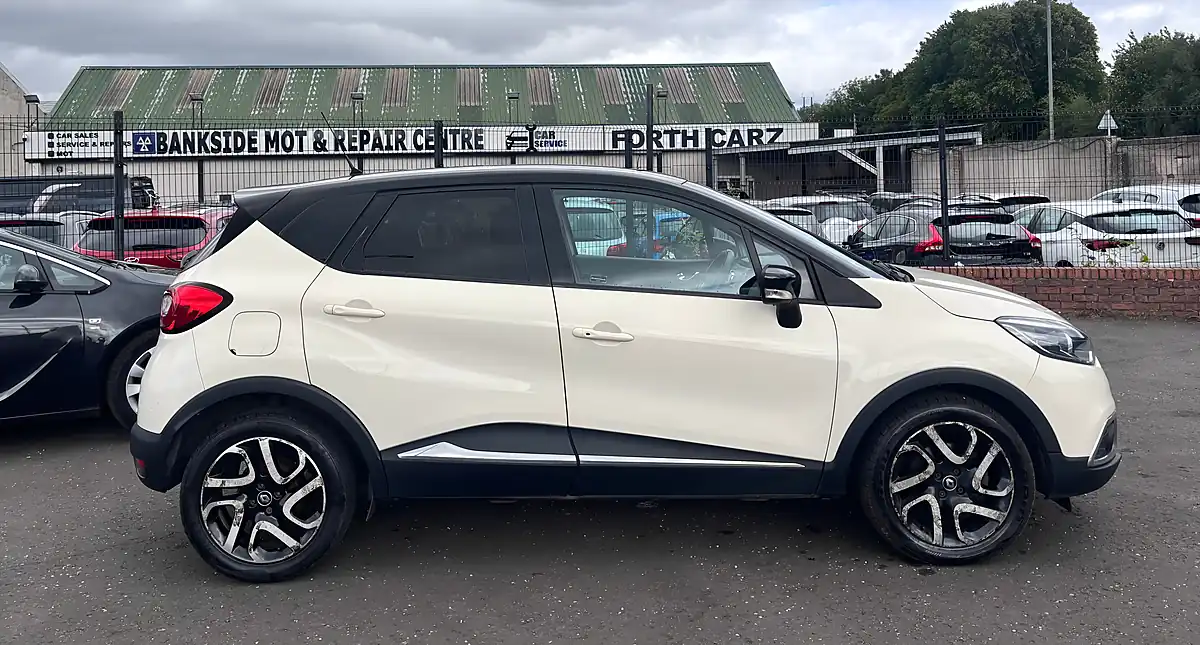 Used 2017 Renault Captur Dynamique S Nav White - Interior and Exterior details 5