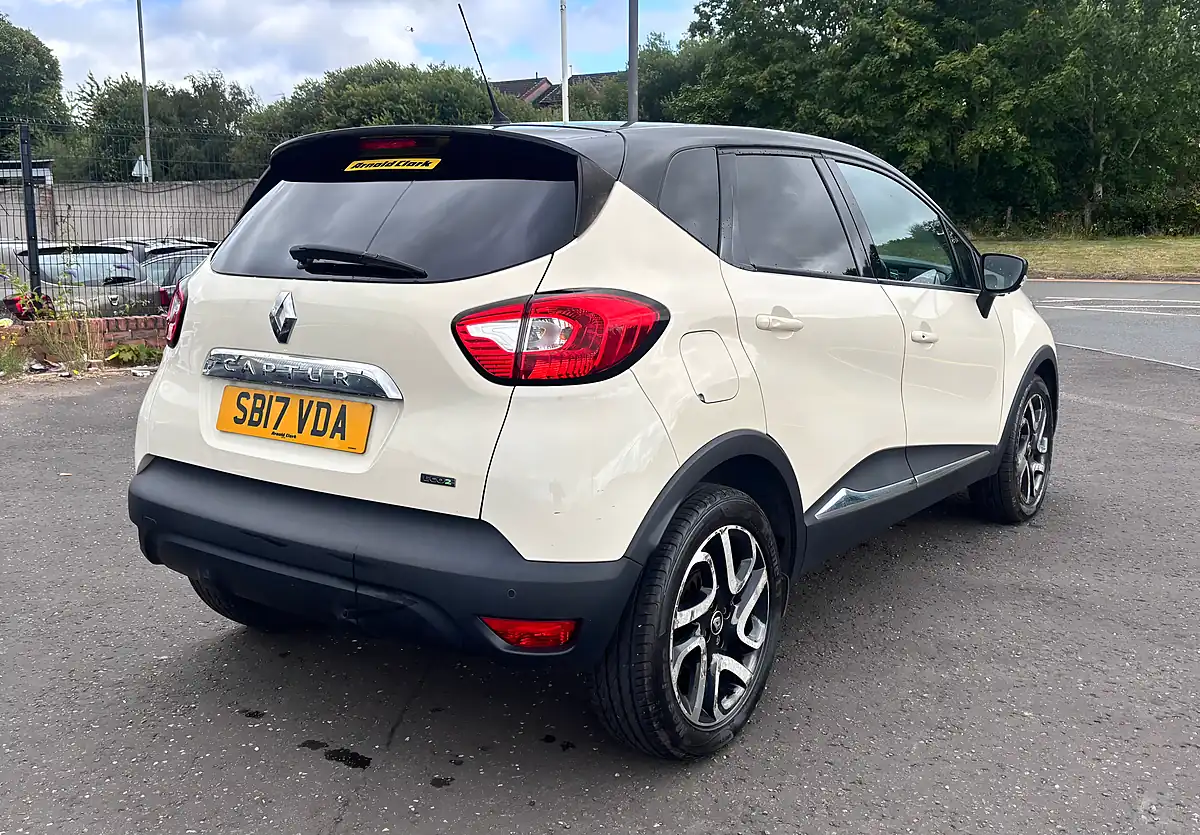 Used 2017 Renault Captur Dynamique S Nav White - Interior and Exterior details 7