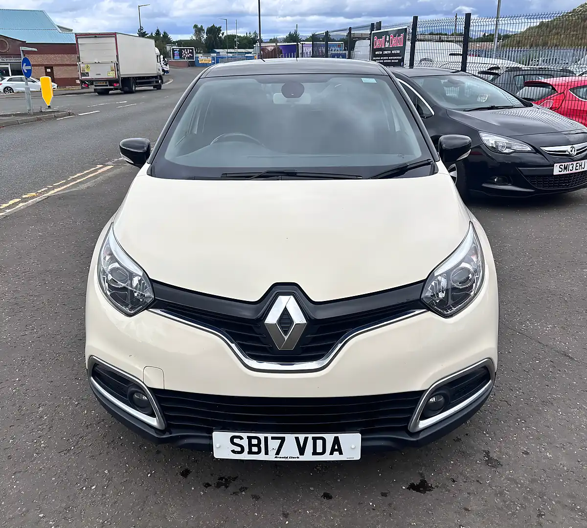Used 2017 Renault Captur Dynamique S Nav White - Interior and Exterior details 8