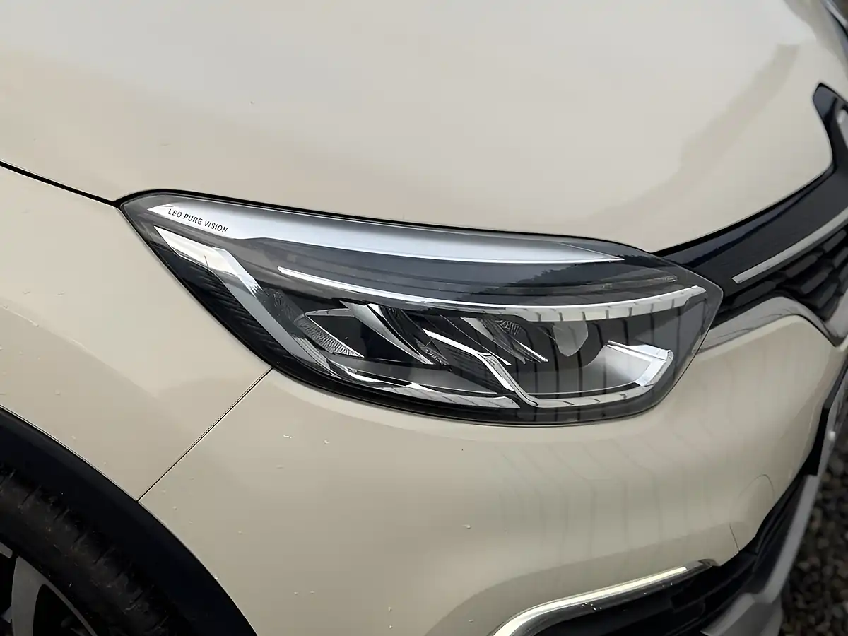 Used 2017 Renault Captur Dynamique S Nav White - Interior and Exterior details 11